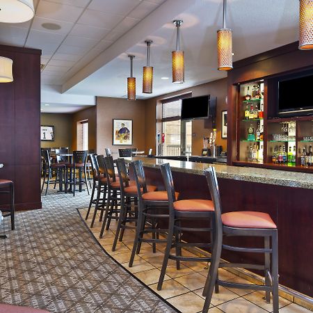 Holiday Inn & Suites Green Bay Stadium By Ihg Exterior photo